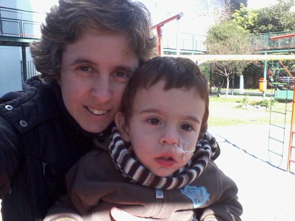 Natalia y Gonzalo en la plaza